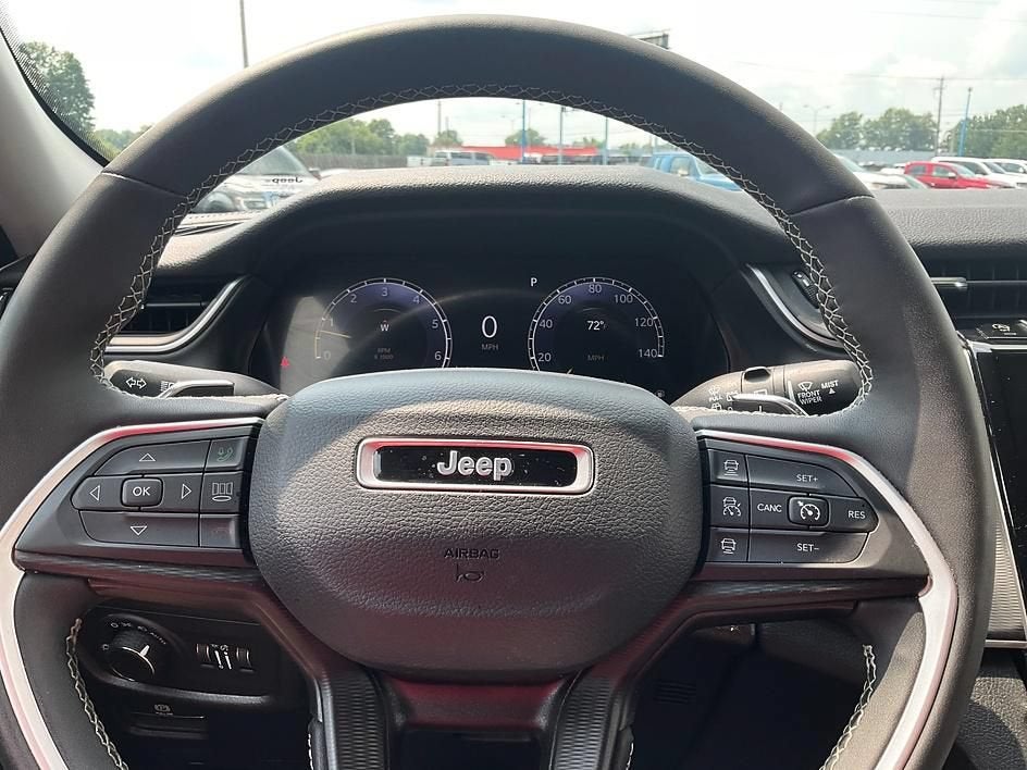 2023 Jeep Grand Cherokee Laredo 4x4