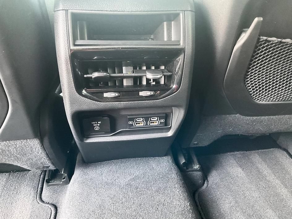 2023 Jeep Grand Cherokee Laredo 4x4