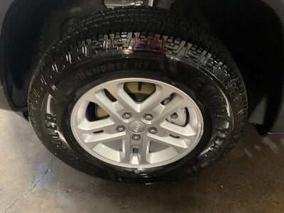 2023 Jeep Grand Cherokee Laredo 4x4