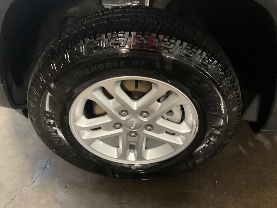 2023 Jeep Grand Cherokee Laredo 4x4