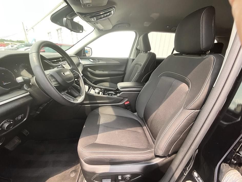 2023 Jeep Grand Cherokee Laredo 4x4