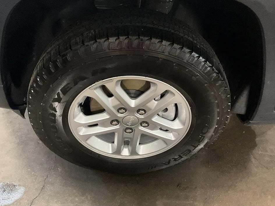 2023 Jeep Grand Cherokee Laredo 4x4