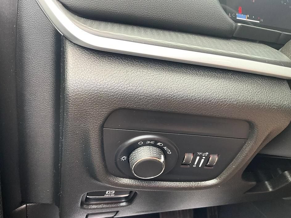 2023 Jeep Grand Cherokee Laredo 4x4