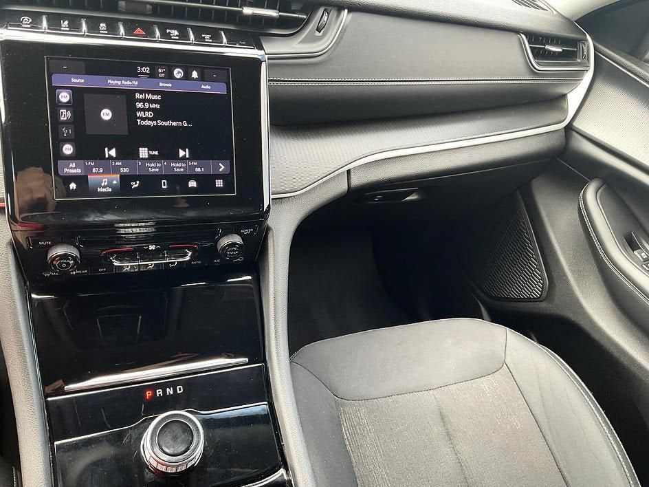 2023 Jeep Grand Cherokee Laredo 4x4