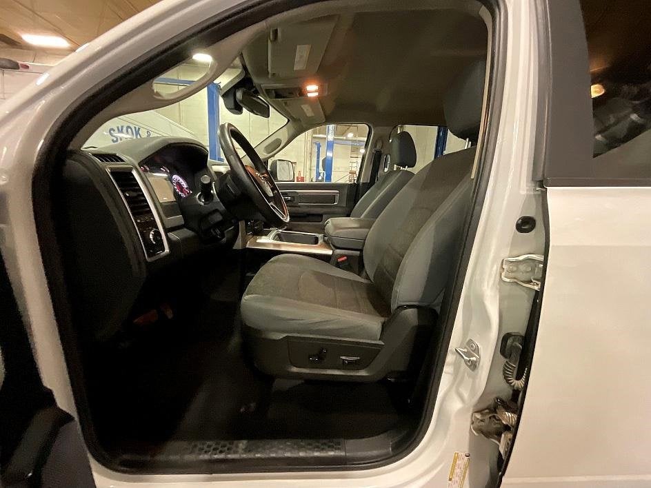 2018 RAM 1500 Big Horn Crew Cab 4x4 5'7" Box