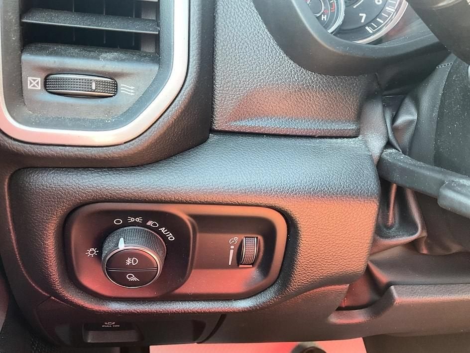 2023 RAM 1500 Big Horn Quad Cab 4x4 6'4" Box