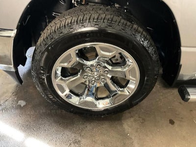 2022 RAM 1500 Big Horn Crew Cab 4x4 5'7" Box