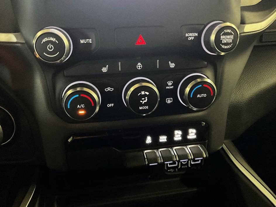2022 RAM 1500 Big Horn Crew Cab 4x4 5'7" Box