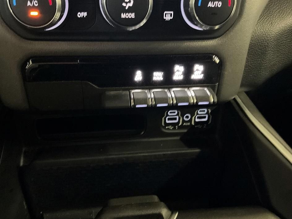 2022 RAM 1500 Big Horn Crew Cab 4x4 5'7" Box