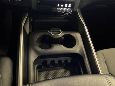 2022 RAM 1500 Big Horn Crew Cab 4x4 5'7" Box