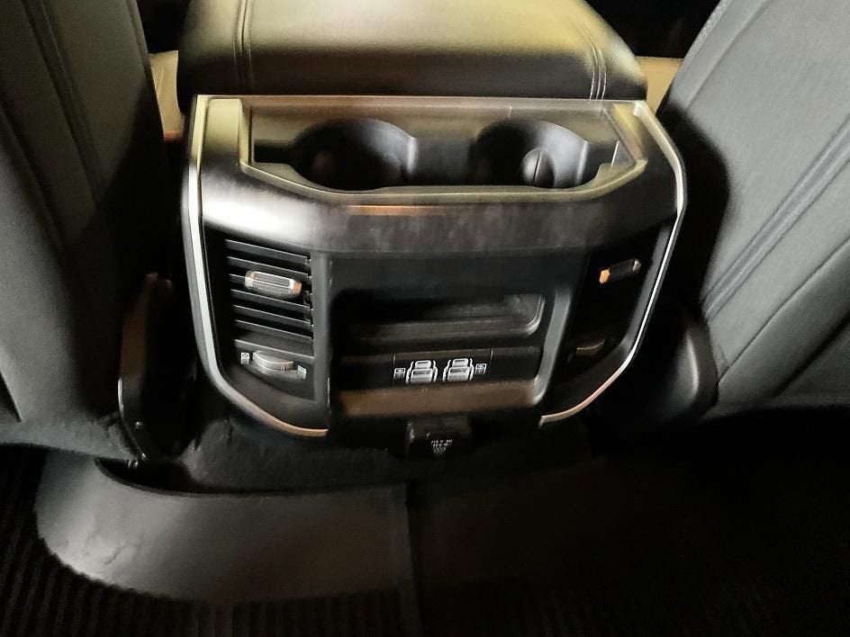 2022 RAM 1500 Big Horn Crew Cab 4x4 5'7" Box