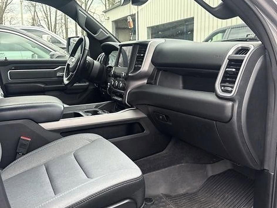 2022 RAM 1500 Big Horn Crew Cab 4x4 5'7" Box