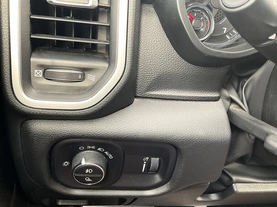 2023 RAM 1500 Big Horn Crew Cab 4x4 5'7" Box
