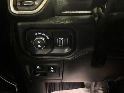 2019 RAM 1500 Laramie Crew Cab 4x4 5'7" Box
