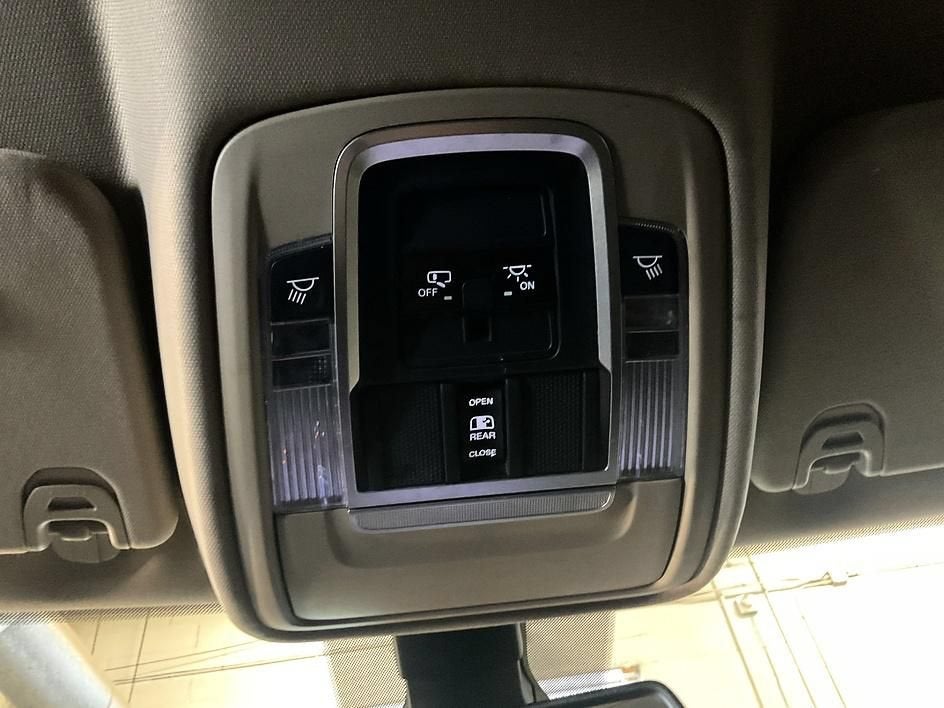 2019 RAM 1500 Laramie Crew Cab 4x4 5'7" Box