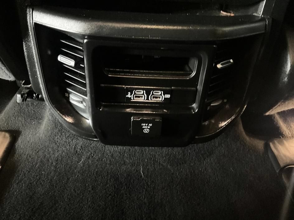 2019 RAM 1500 Laramie Crew Cab 4x4 5'7" Box