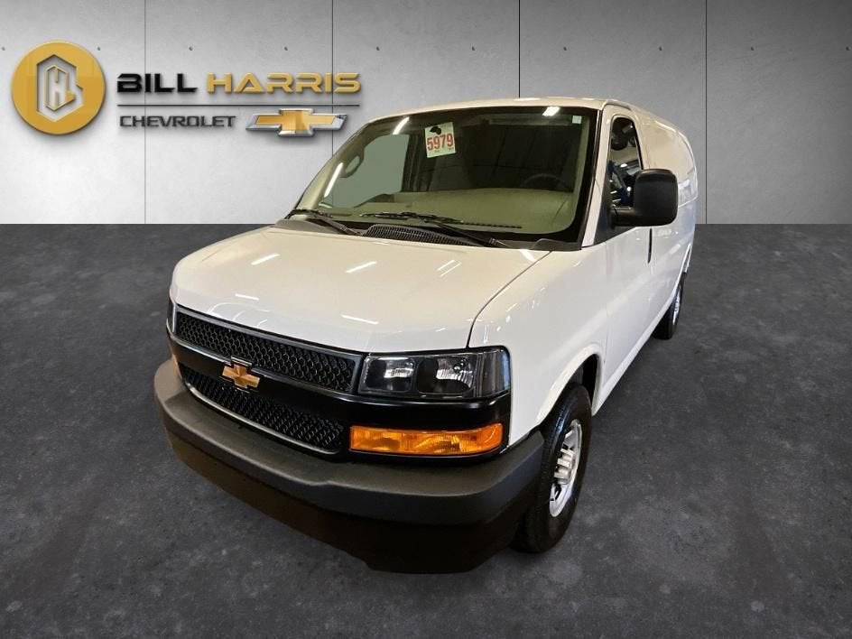 2026 Chevrolet Express 3500 Work Van HD's photo