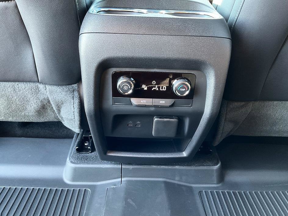 2027 Chevrolet Traverse Z71 - Photo 37