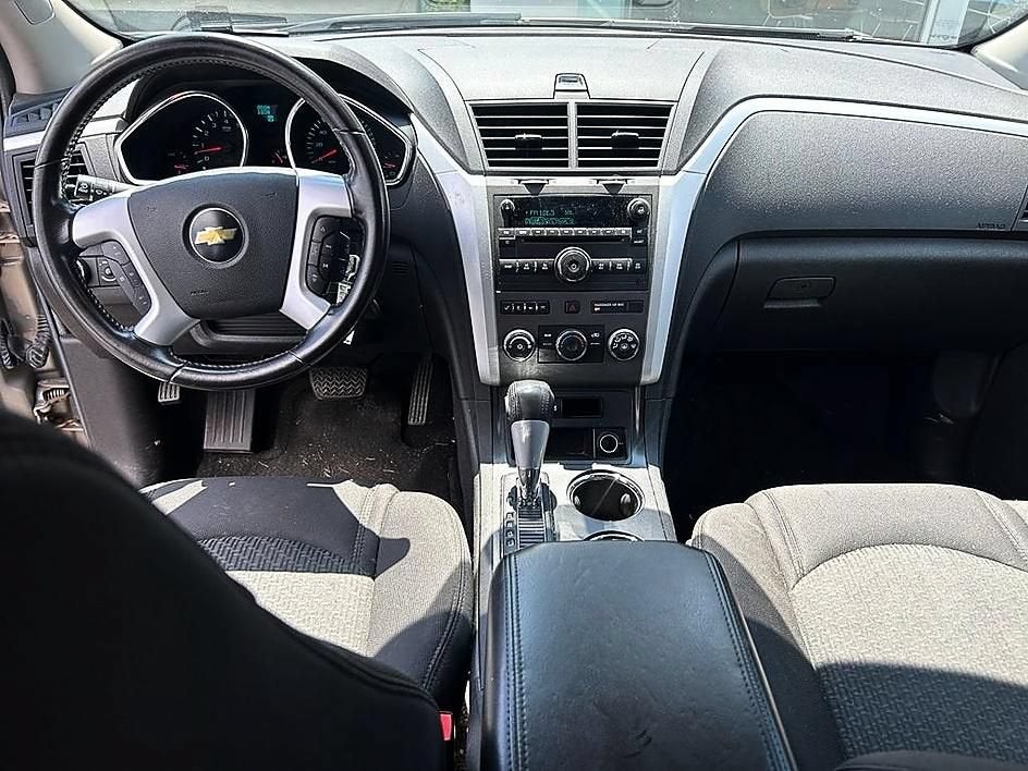 2011 Chevrolet Traverse LT w/1LT