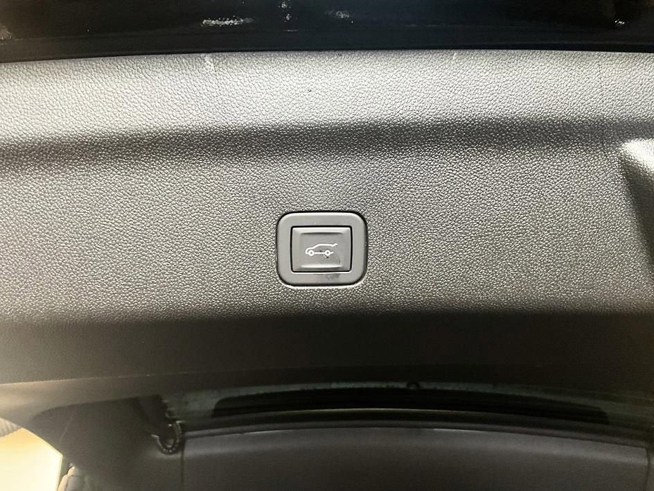 2026 Chevrolet Suburban RST - Photo 16