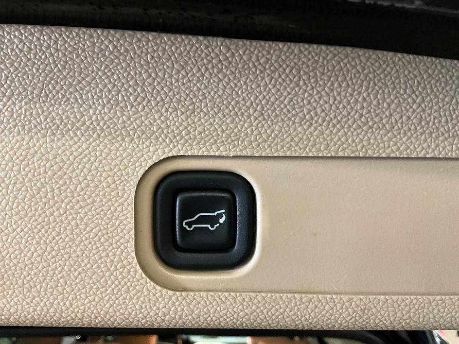 2009 Cadillac Escalade Standard