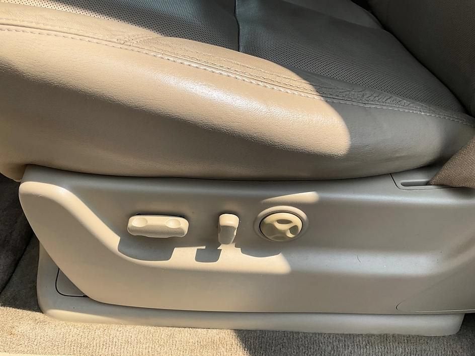 2009 Cadillac Escalade Standard
