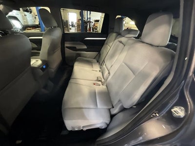 2016 Toyota Highlander LE V6