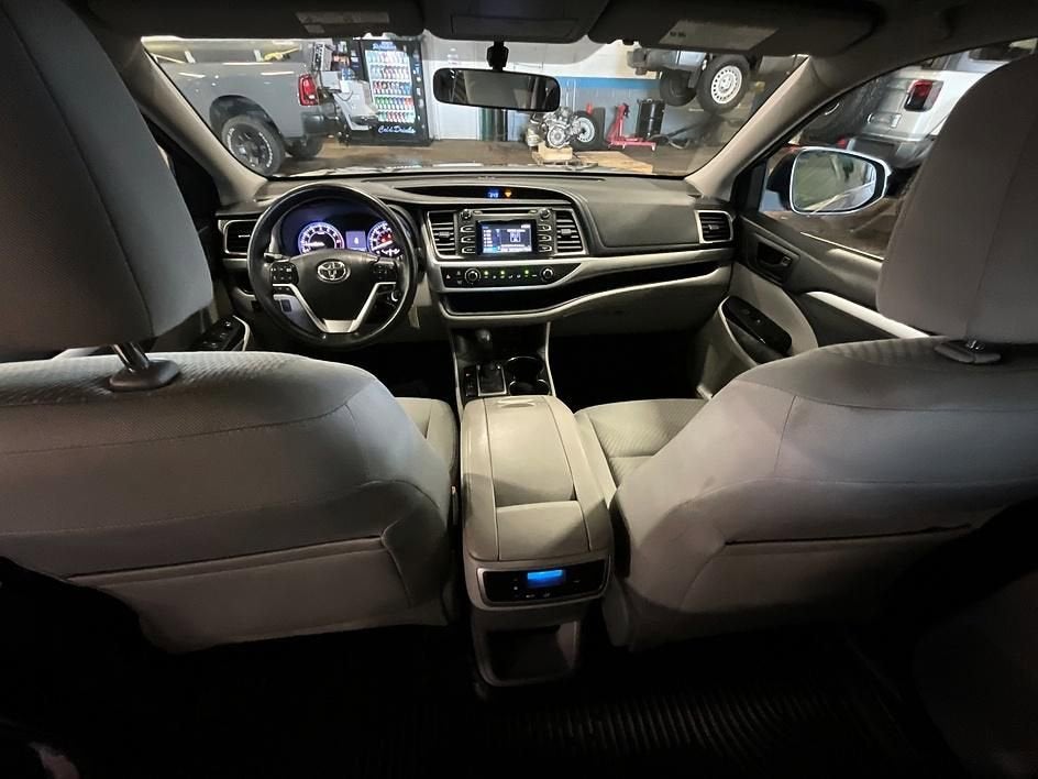 2016 Toyota Highlander LE V6