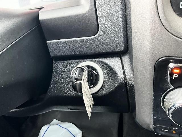 2017 RAM 1500 Express 4x4 Crew Cab 5'7" Box