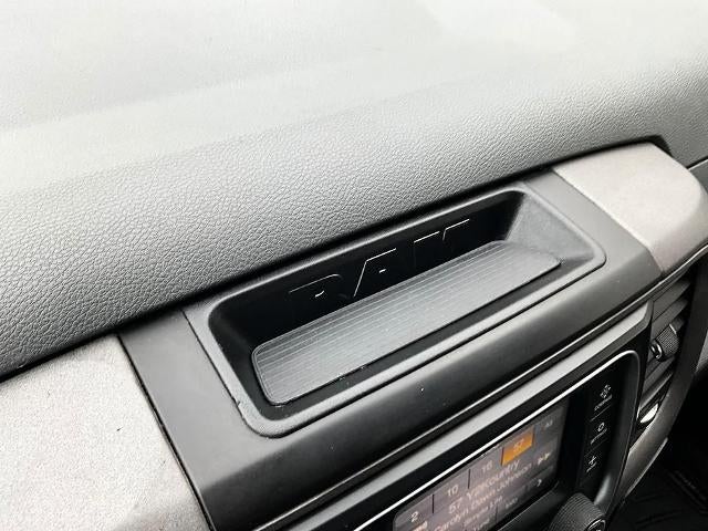 2017 RAM 1500 Express 4x4 Crew Cab 5'7" Box