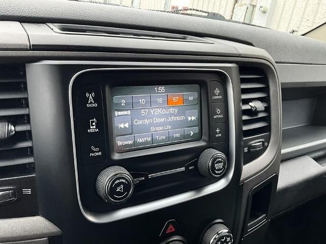 2017 RAM 1500 Express 4x4 Crew Cab 5'7" Box