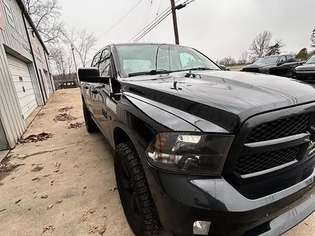 2017 RAM 1500 Express 4x4 Crew Cab 5'7" Box