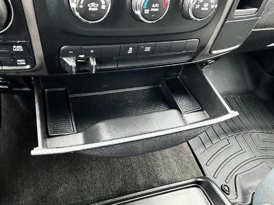 2017 RAM 1500 Express 4x4 Crew Cab 5'7" Box