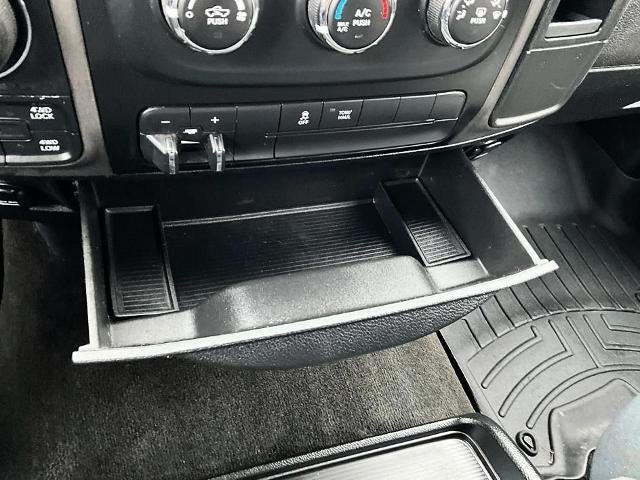 2017 RAM 1500 Express 4x4 Crew Cab 5'7" Box