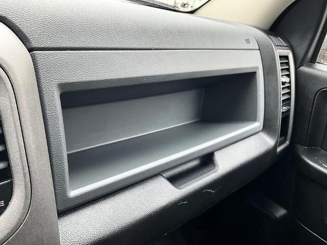 2017 RAM 1500 Express 4x4 Crew Cab 5'7" Box