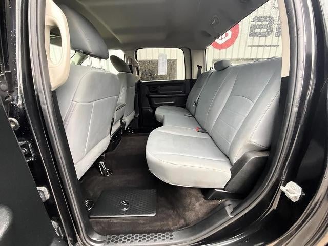 2017 RAM 1500 Express 4x4 Crew Cab 5'7" Box