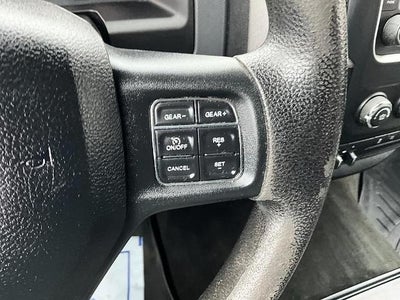 2017 RAM 1500 Express 4x4 Crew Cab 5'7" Box