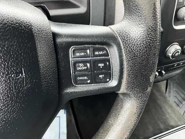 2017 RAM 1500 Express 4x4 Crew Cab 5'7" Box