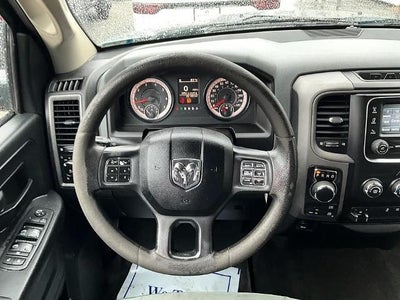2017 RAM 1500 Express 4x4 Crew Cab 5'7" Box