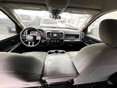 2017 RAM 1500 Express 4x4 Crew Cab 5'7" Box