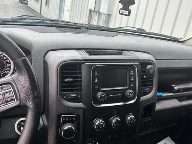 2017 RAM 1500 Express 4x4 Crew Cab 5'7" Box