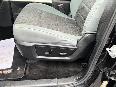 2016 RAM 1500 4WD Crew Cab 5.7 Ft Box Big Horn