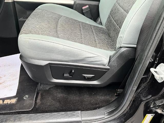 2016 RAM 1500 4WD Crew Cab 5.7 Ft Box Big Horn
