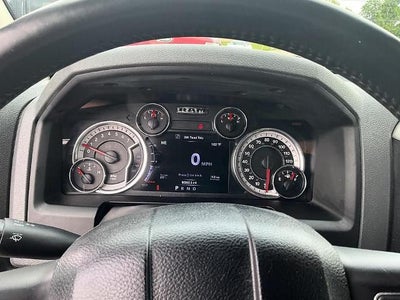 2016 RAM 1500 4WD Crew Cab 5.7 Ft Box Big Horn