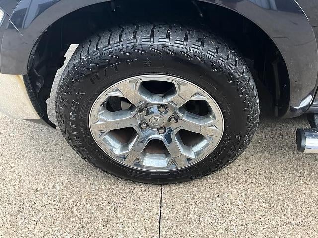 2016 RAM 1500 4WD Crew Cab 5.7 Ft Box Laramie