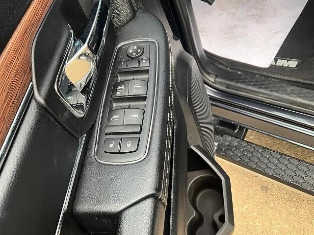 2016 RAM 1500 4WD Crew Cab 5.7 Ft Box Laramie