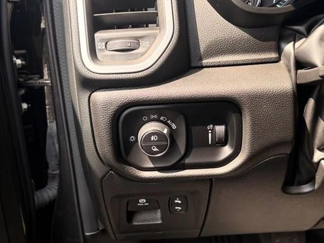 2023 RAM 1500 Big Horn 4x4 Crew Cab 5'7" Box