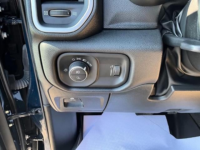 2023 RAM 1500 Big Horn 4x4 Crew Cab 5'7" Box