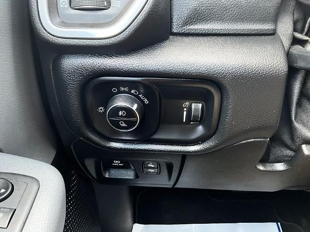 2020 RAM 1500 Big Horn 4x4 Quad Cab 6'4" Box