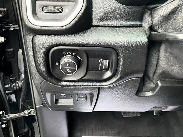 2020 RAM 1500 Big Horn 4x4 Crew Cab 5'7" Box